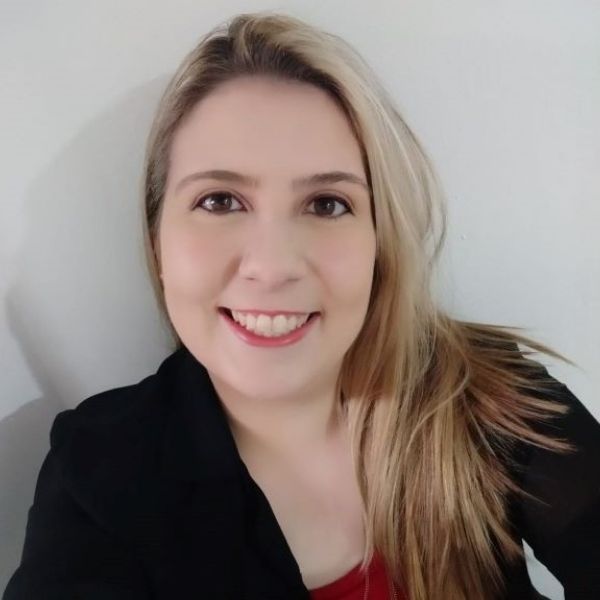 Camila Scheifer | Professora e Advogada